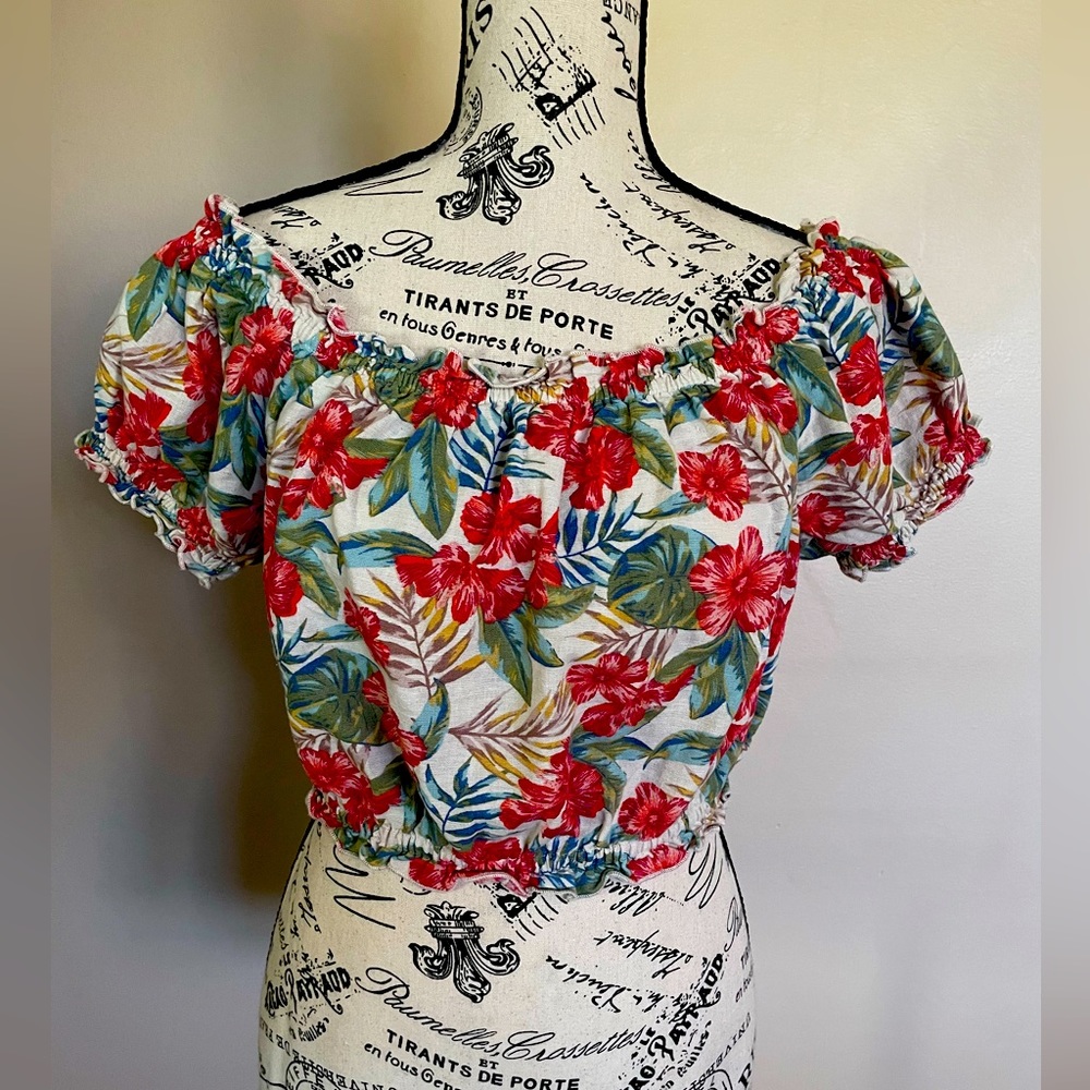 American Eagle crop top